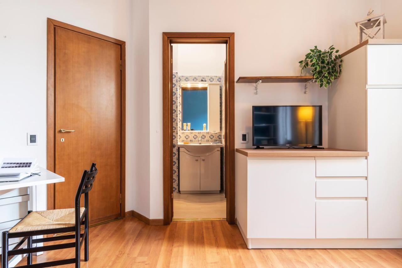 Casa Blu Flexyrent Apartment Wifi - No Ac มิลาน ภายนอก รูปภาพ